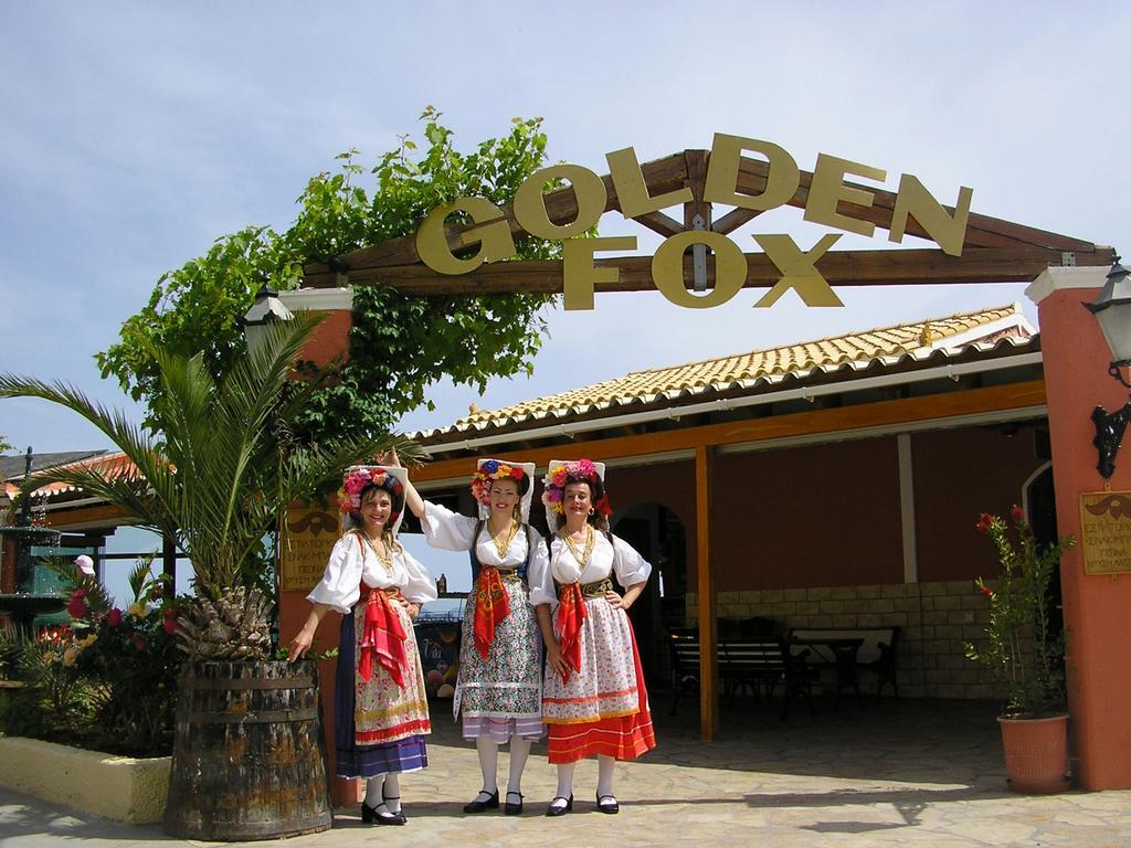 Golden Fox Studios And Suites Lákones 외부 사진
